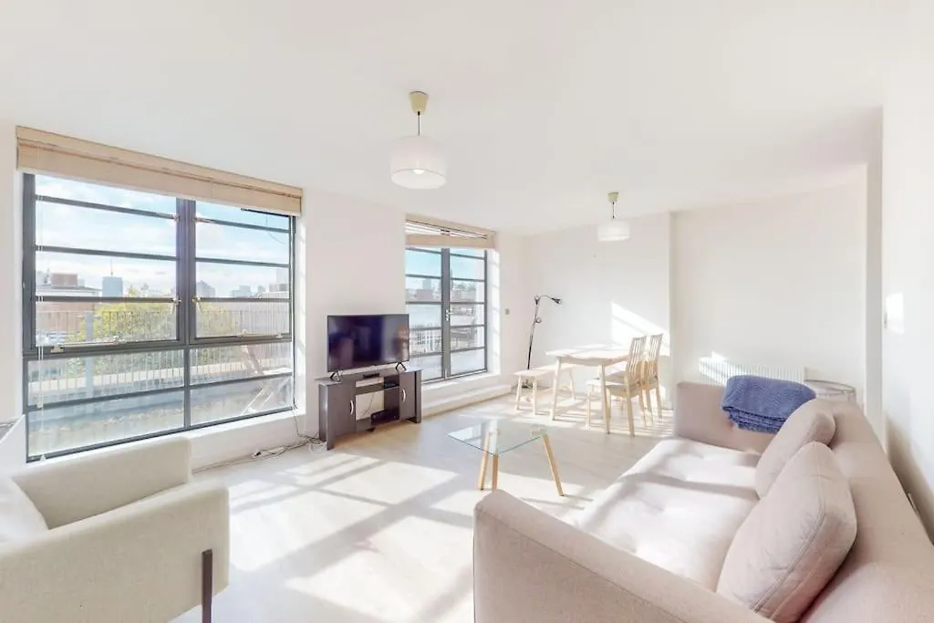 Apartament Stunning 1Bed Flat With Balcony - 5 Mins To Station Londyn 0*,