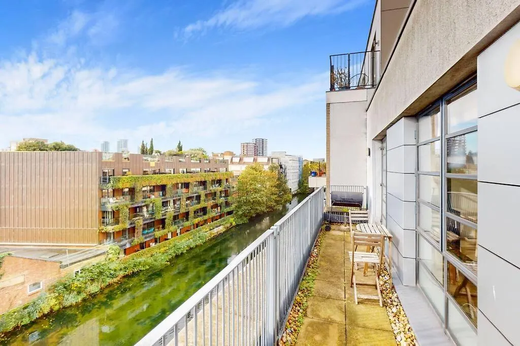 Apartament Stunning 1Bed Flat With Balcony - 5 Mins To Station Londyn